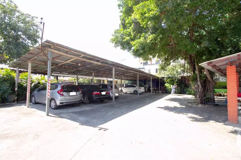 ホテル Oyo 75372 Flight Hut