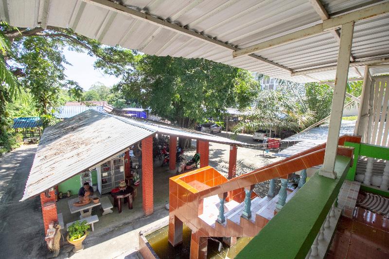 Hotel Oyo 75372 Flight Hut