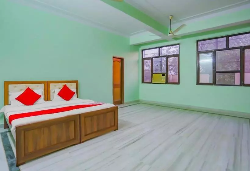 Hotelli Oyo 75998 Shivani Banquet Hall