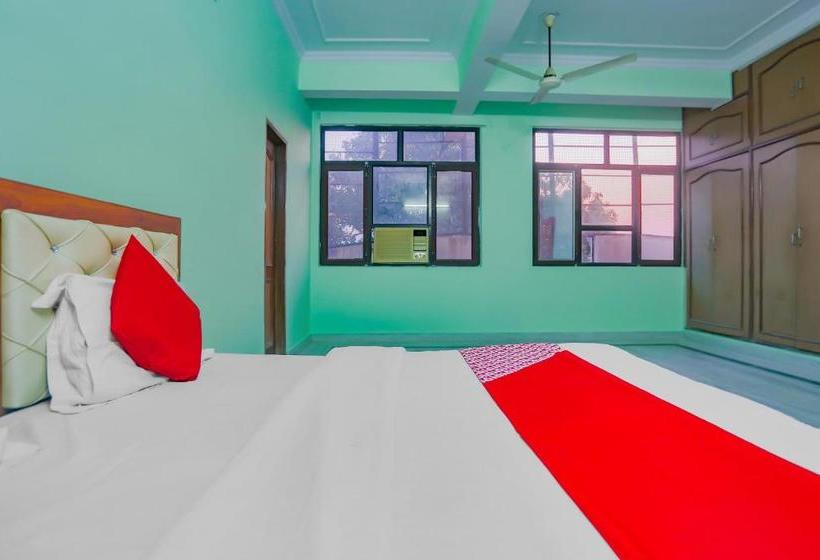 فندق Oyo 75998 Shivani Banquet Hall