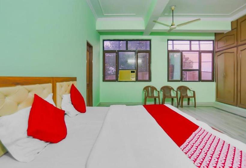 فندق Oyo 75998 Shivani Banquet Hall