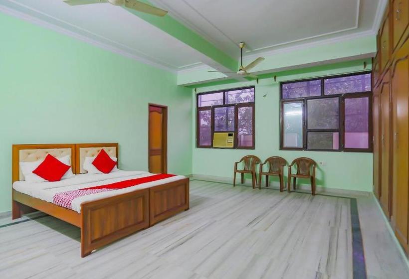 فندق Oyo 75998 Shivani Banquet Hall