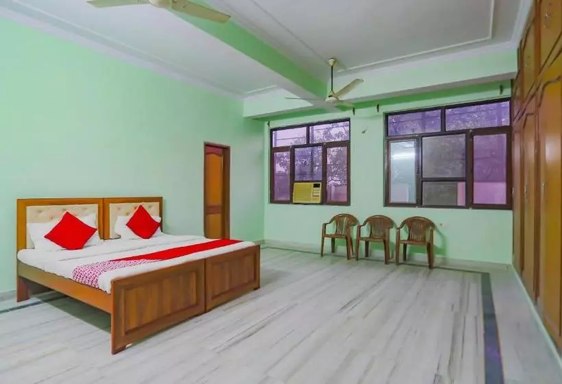 Hotelli Oyo 75998 Shivani Banquet Hall