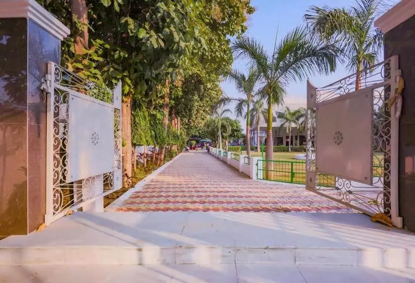 Hotelli Oyo 75998 Shivani Banquet Hall
