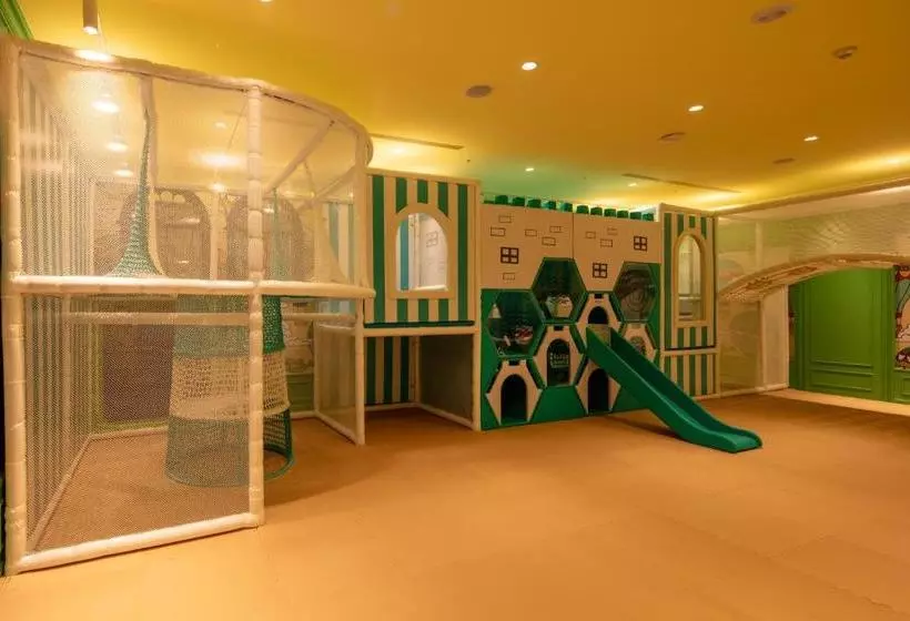 Roaders Plus Hotel Taipei Station