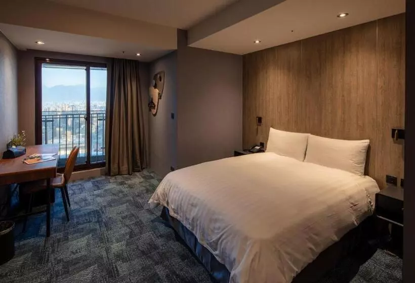 Roaders Plus Hotel Taipei Station