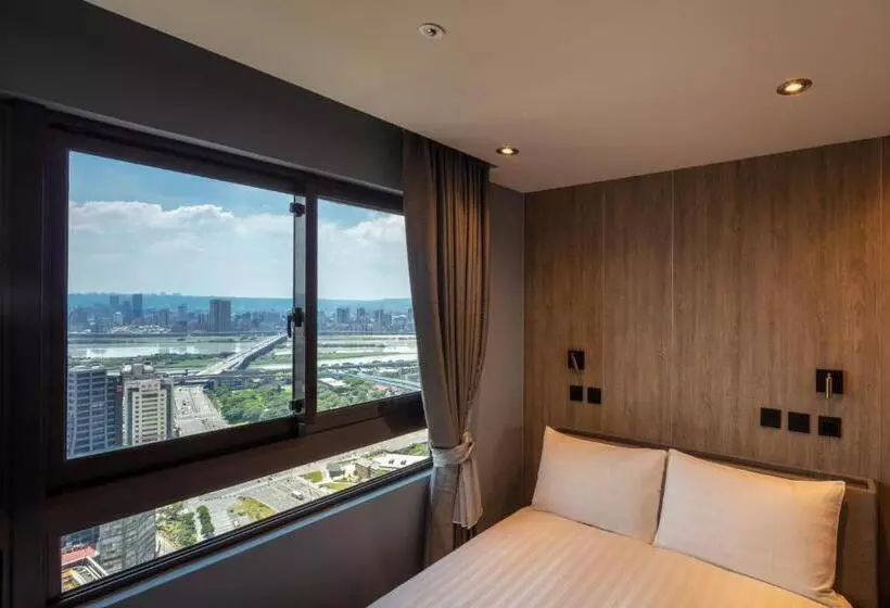 Roaders Plus Hotel Taipei Station