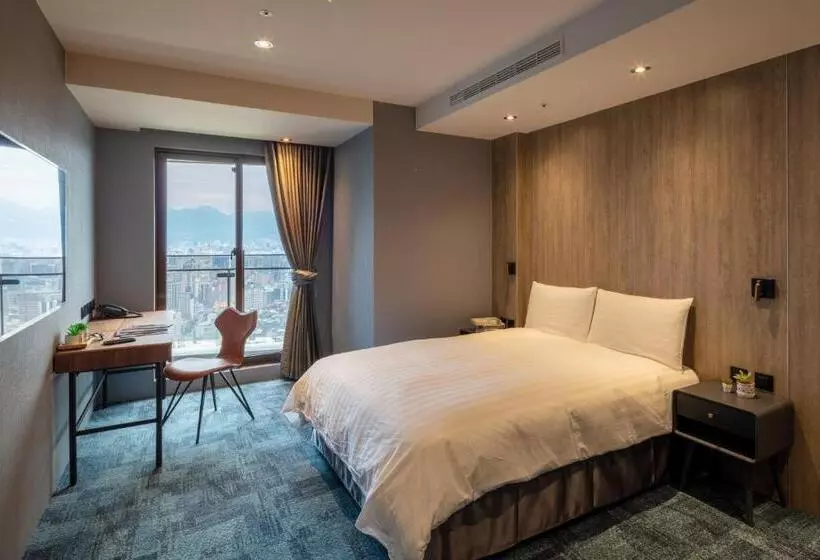 Roaders Plus Hotel Taipei Station