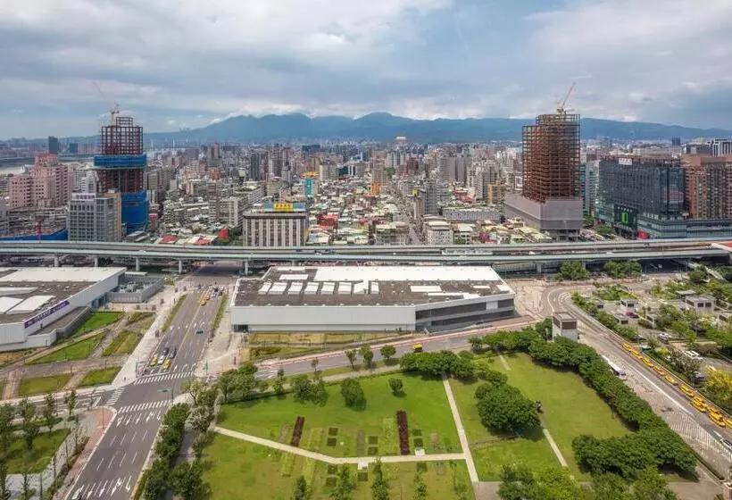 Roaders Plus Hotel Taipei Station
