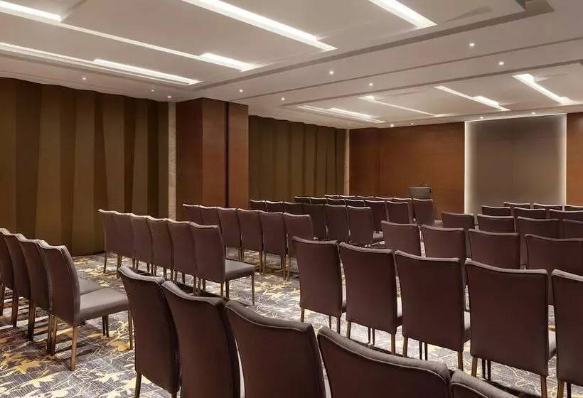 هتل Sheraton Hong Kong Tung Chung