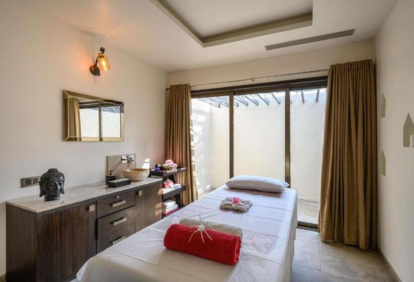 Hotel Silver Waves Resort & Spa Daman