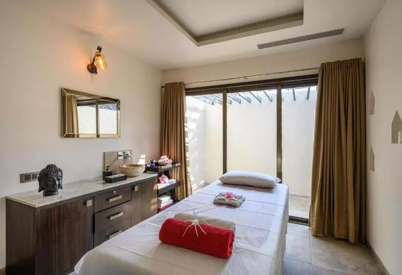 Hotelli Silver Waves Resort & Spa   Daman