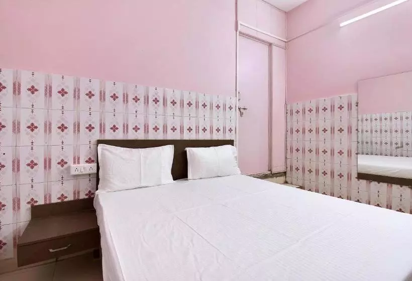 Hotelli Spot On 47639 Mahakal Lodge