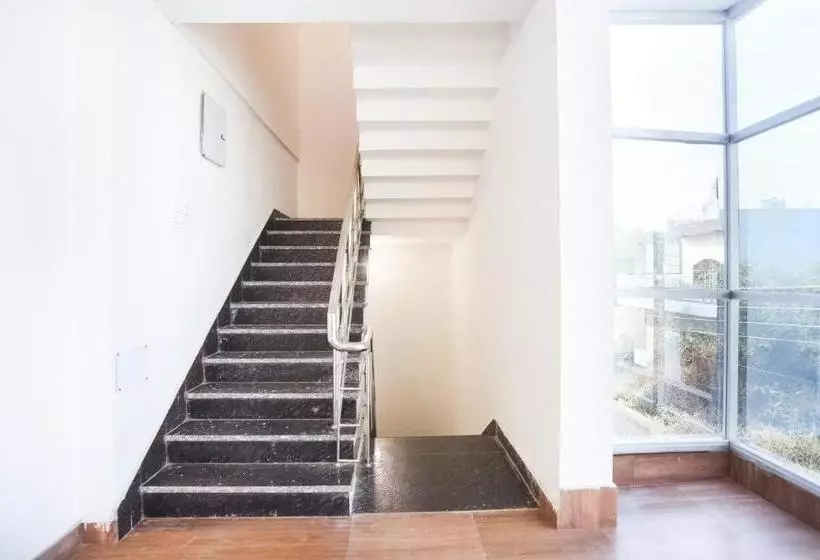 ホテル Spot On 75703  Rockford Inn