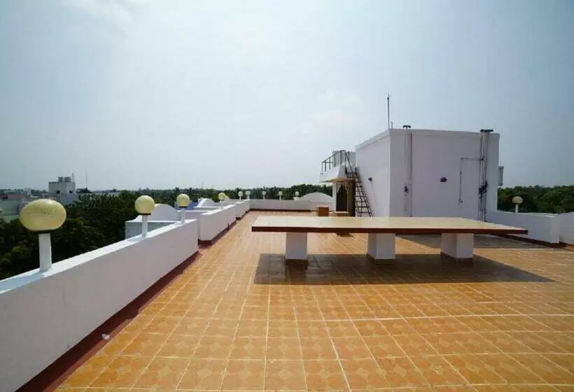 ホテル Castle Manor Auroville Beach