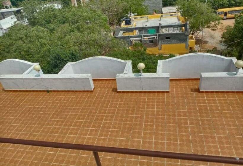 Отель Castle Manor   Auroville Beach