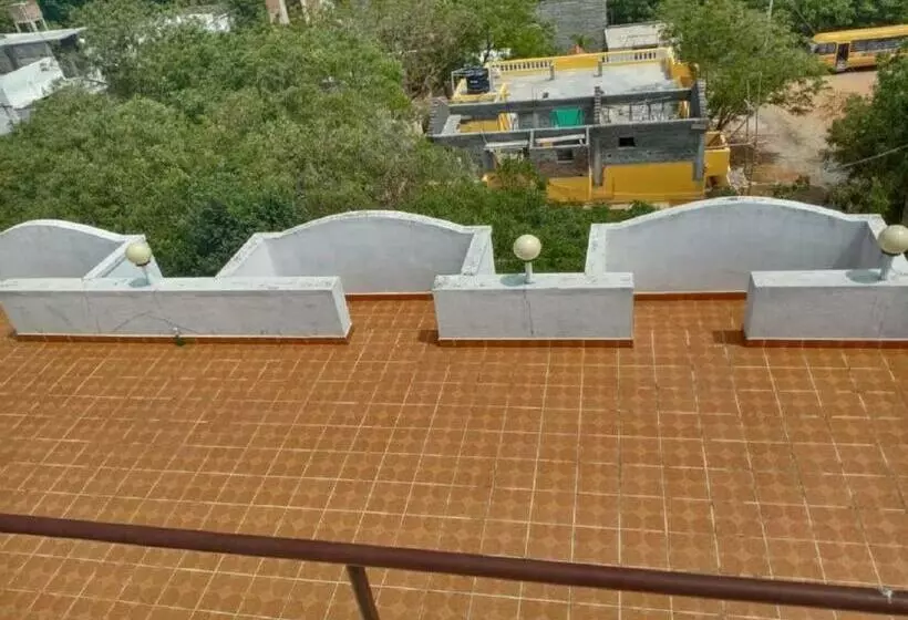 ホテル Castle Manor Auroville Beach