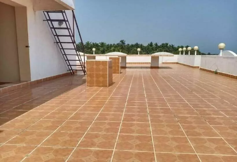 ホテル Castle Manor Auroville Beach
