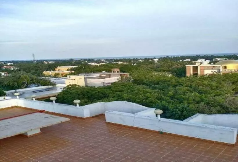 ホテル Castle Manor Auroville Beach