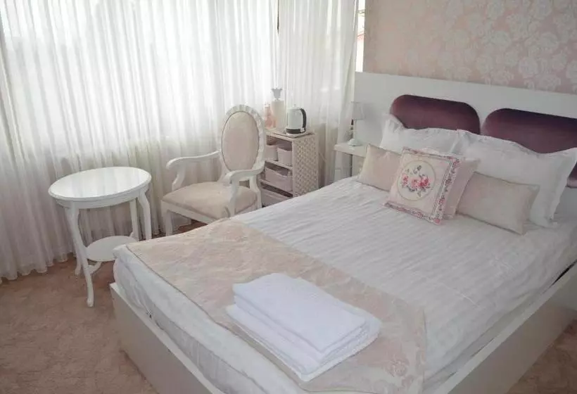 Hotelli Parla Viens Suites