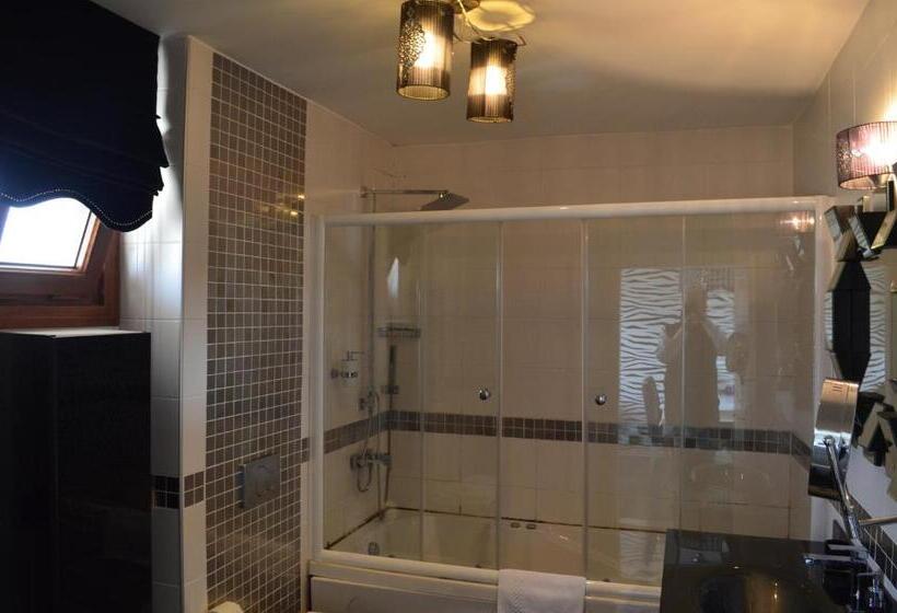 Отель Parla Viens Suites