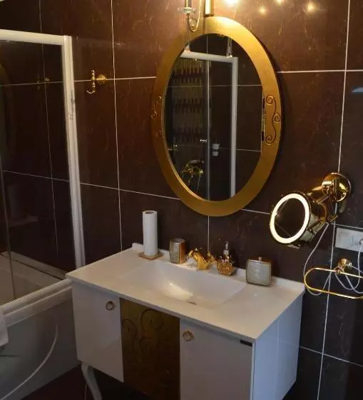 Hotelli Parla Viens Suites