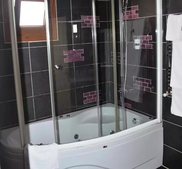 Hotelli Parla Viens Suites