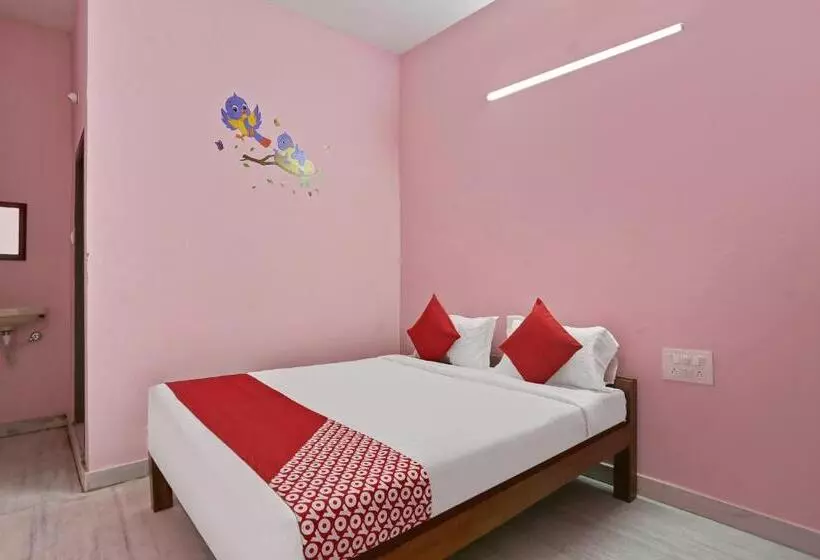 ホテル Oyo 30665 Sruan Inn