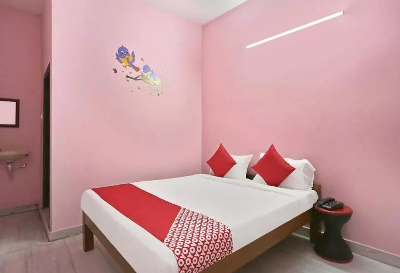 ホテル Oyo 30665 Sruan Inn
