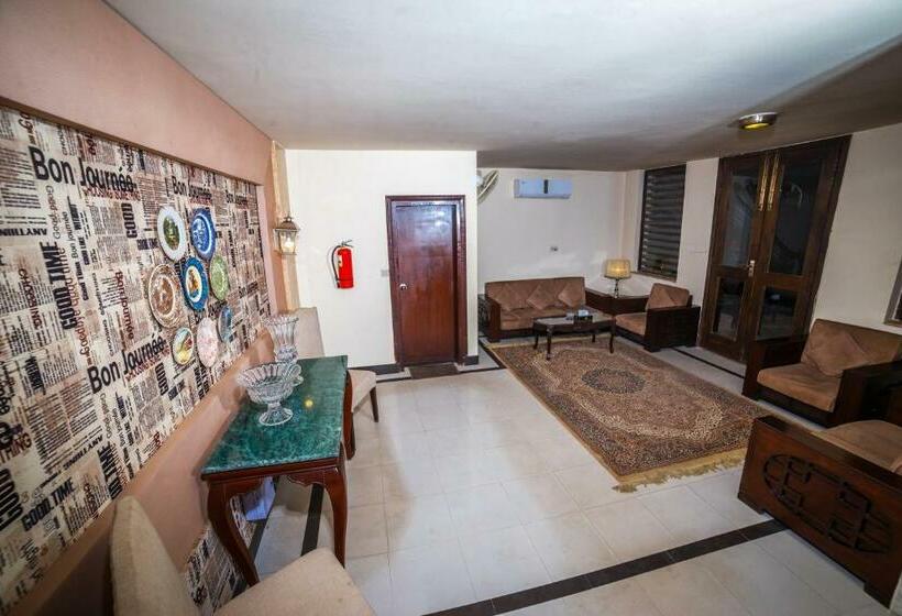 Pensió Shelton Accamodator