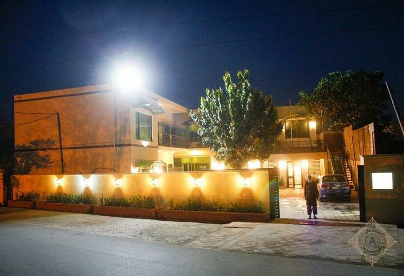 Pensió Shelton Accamodator