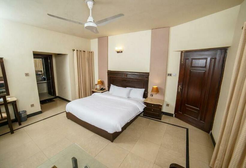 Pensió Shelton Accamodator