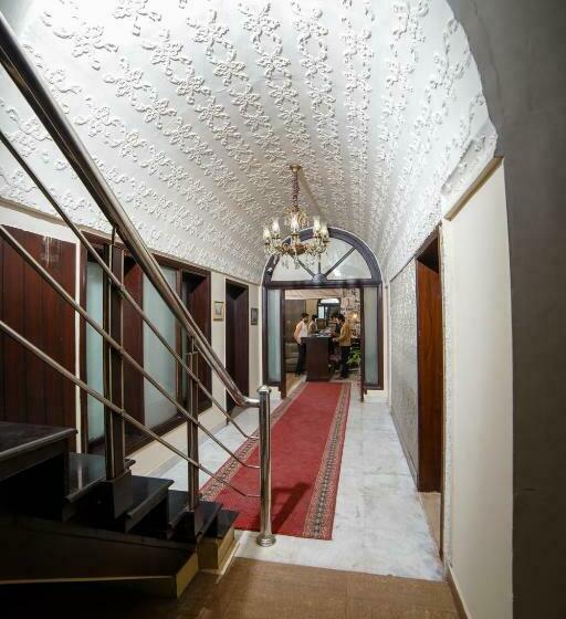 Pensió Shelton Accamodator