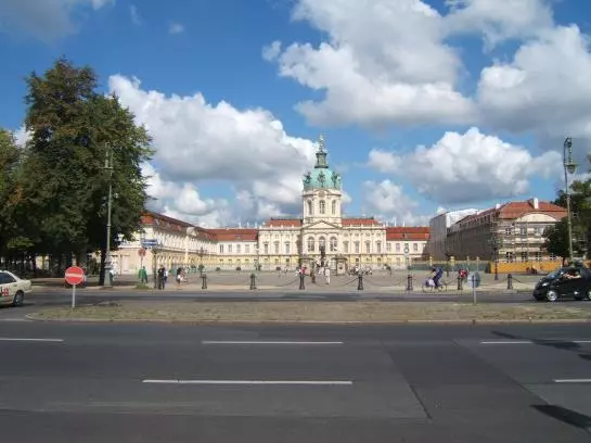 Apartcity-Serviced Apartments