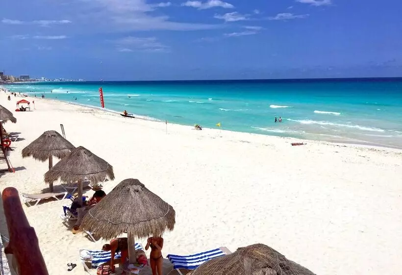Cancun Plaza   Best Beach
