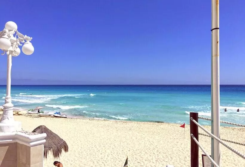 Cancun Plaza   Best Beach