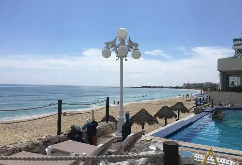 Cancun Plaza   Best Beach