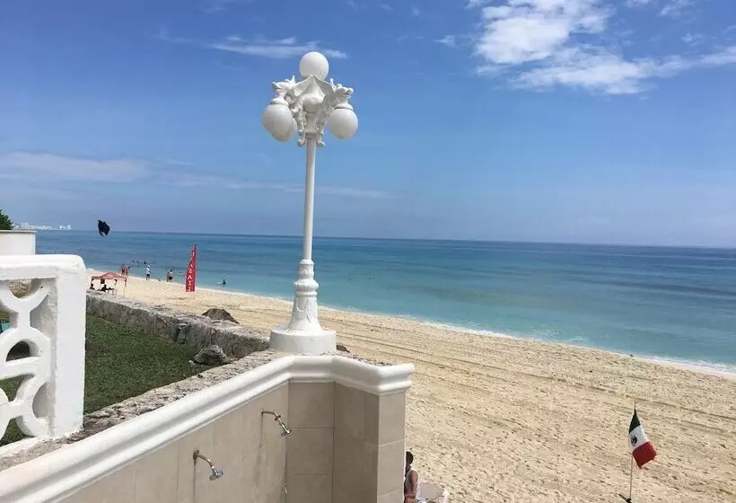 Cancun Plaza   Best Beach