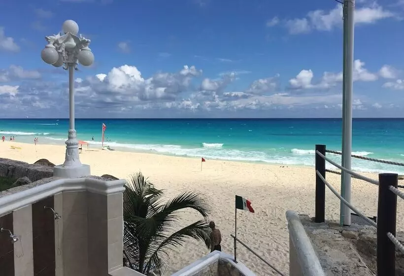 Cancun Plaza   Best Beach