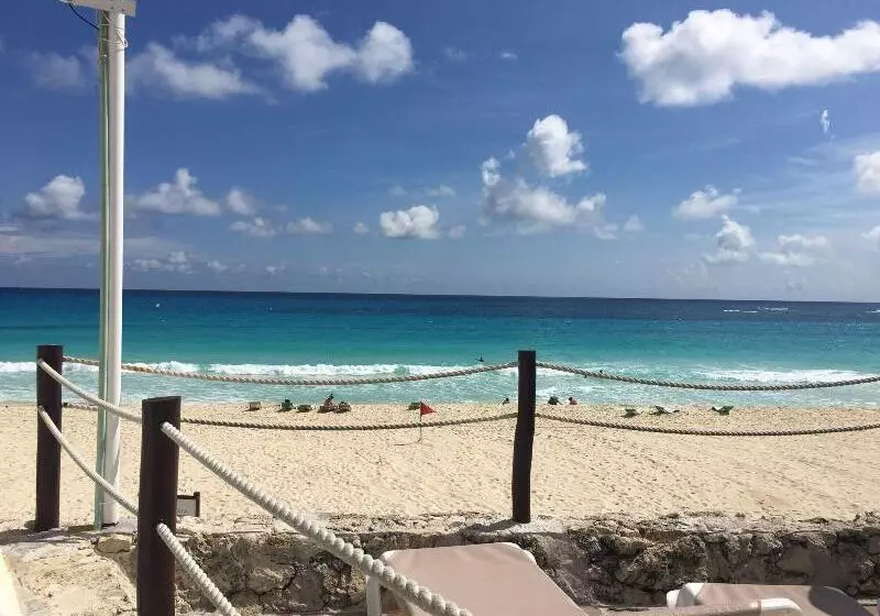Cancun Plaza   Best Beach