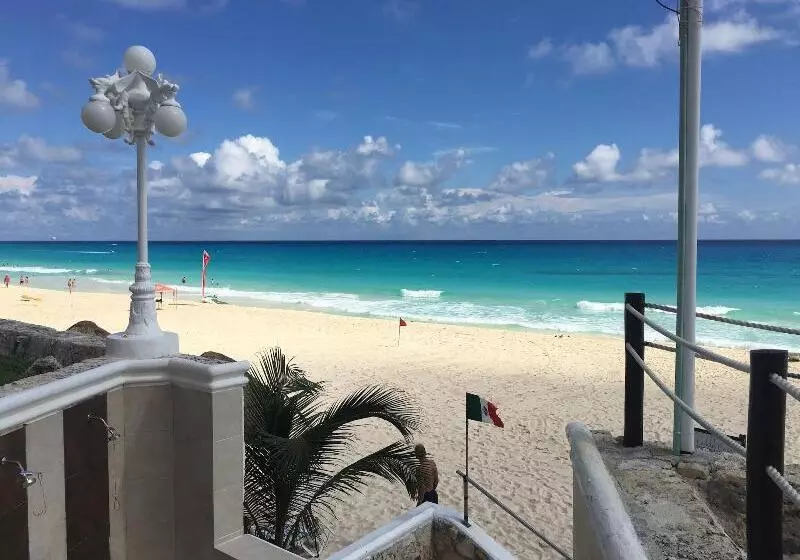 Cancun Plaza   Best Beach