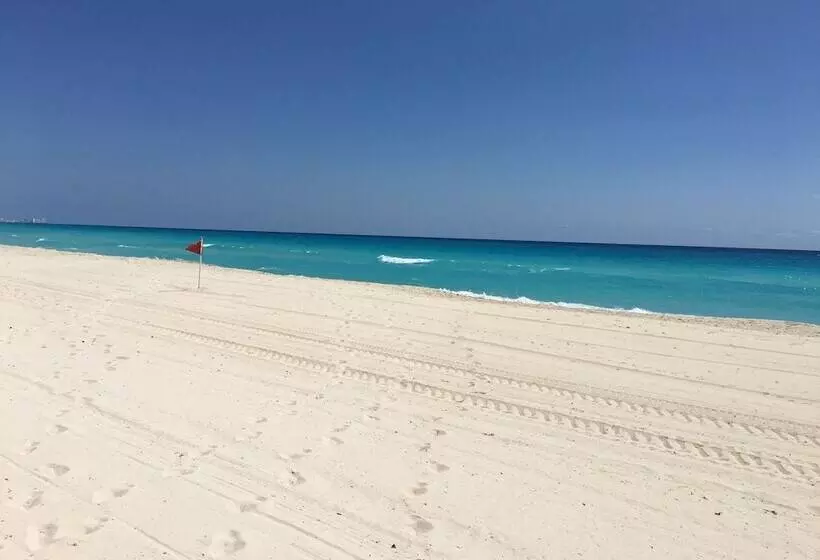 Cancun Plaza   Best Beach