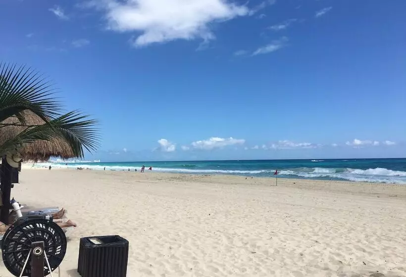 Cancun Plaza   Best Beach