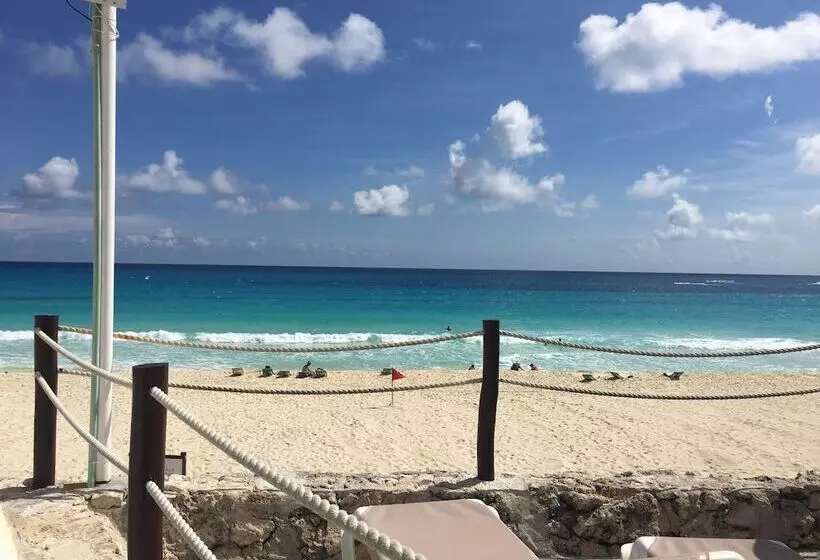 Cancun Plaza   Best Beach