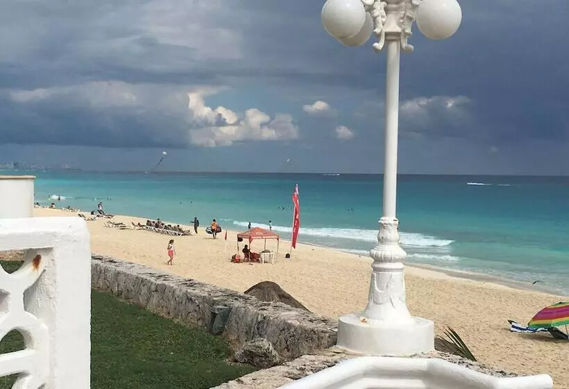 Cancun Plaza   Best Beach