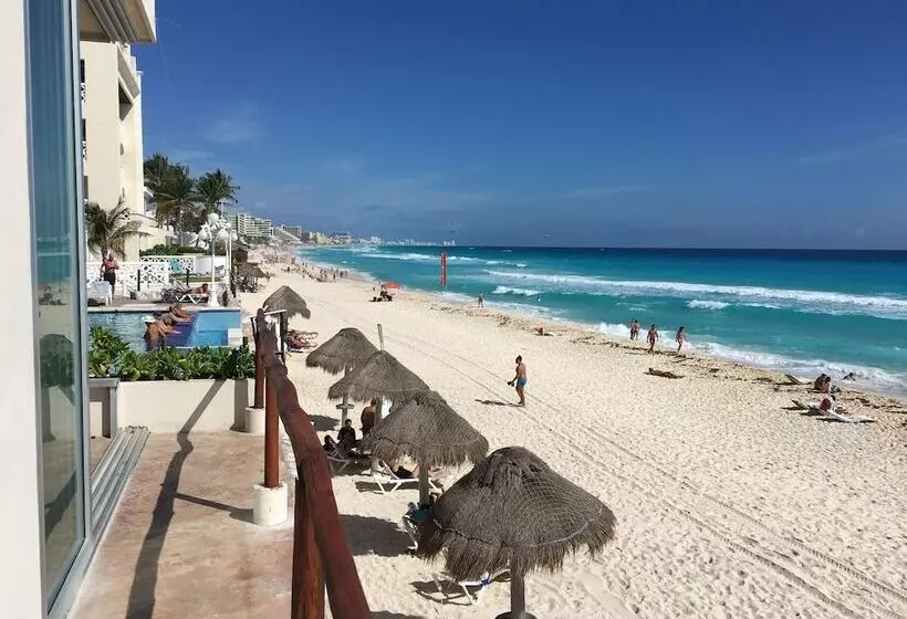 Cancun Plaza   Best Beach