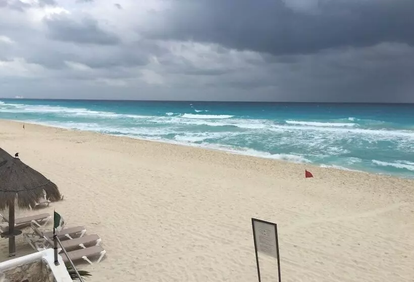 Cancun Plaza   Best Beach