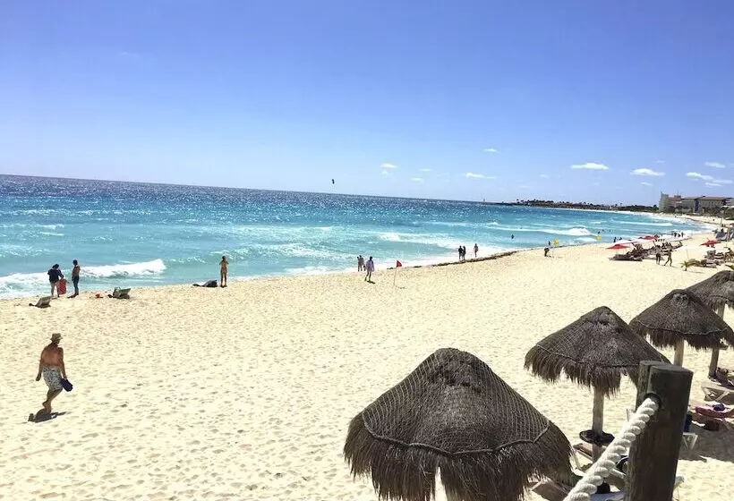 Cancun Plaza   Best Beach