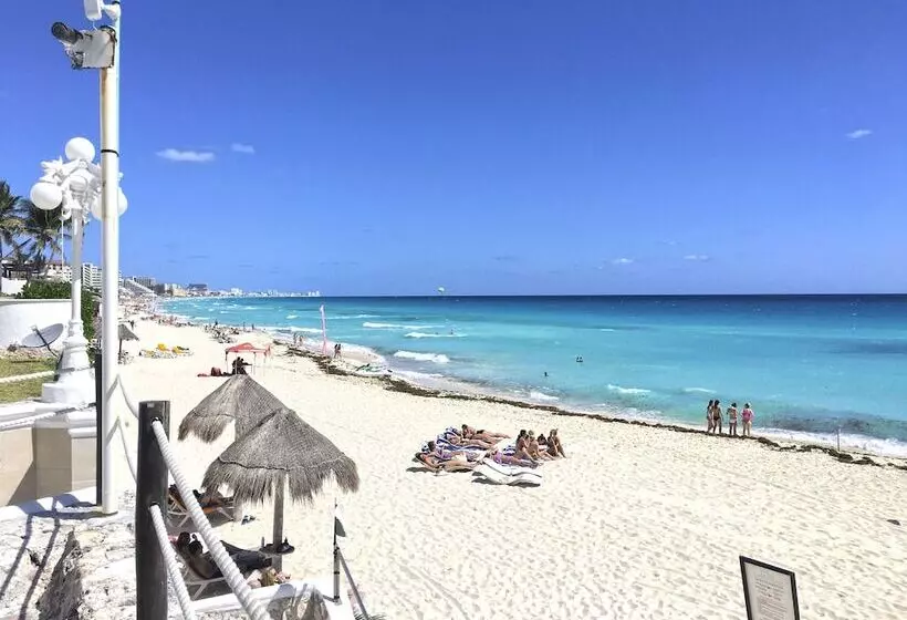 Cancun Plaza   Best Beach