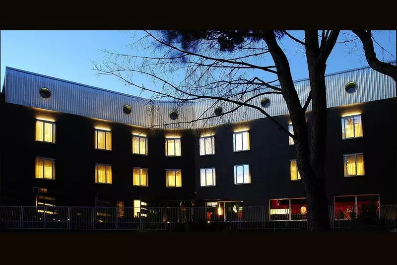 בית מלון כפרי Black